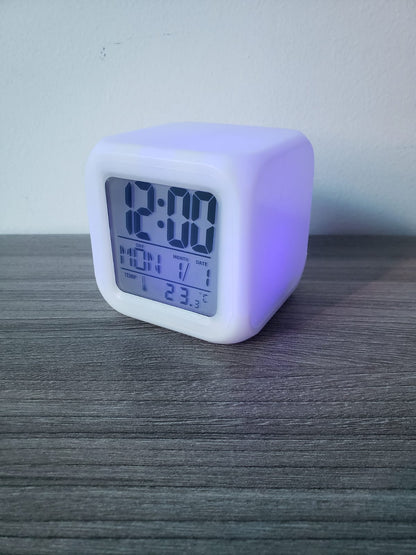 Reloj Electrónico de Cubo con Pantalla LCD