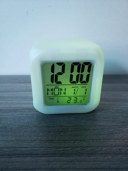 Reloj Electrónico de Cubo con Pantalla LCD